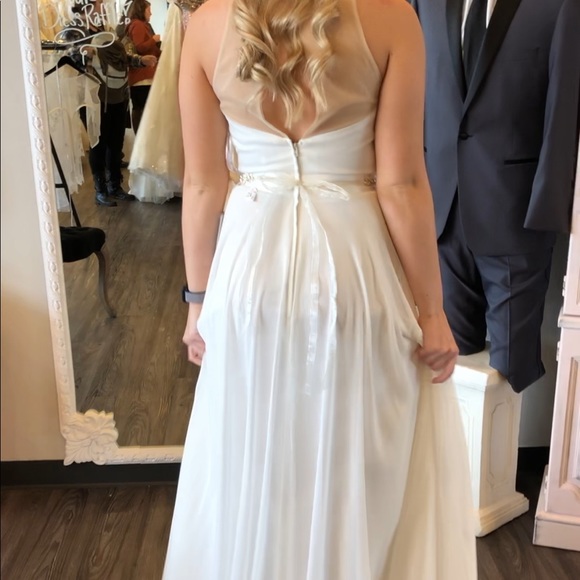 Size 6 Never been worn wedding dress - Picture 2 of 7